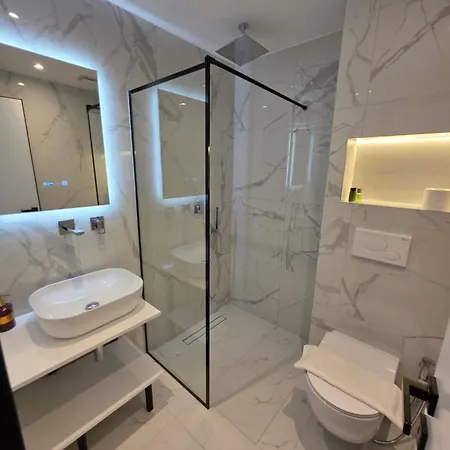 Almar Boutique 4* Saranda