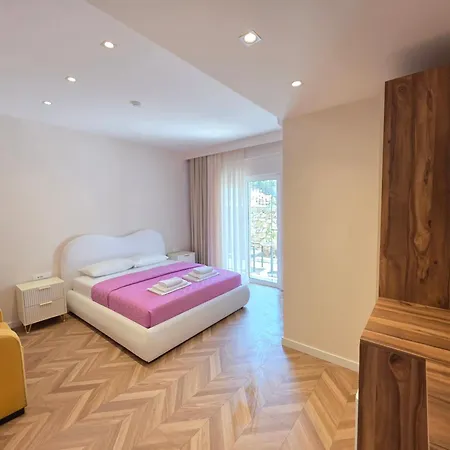 Almar Boutique ホテル 4*